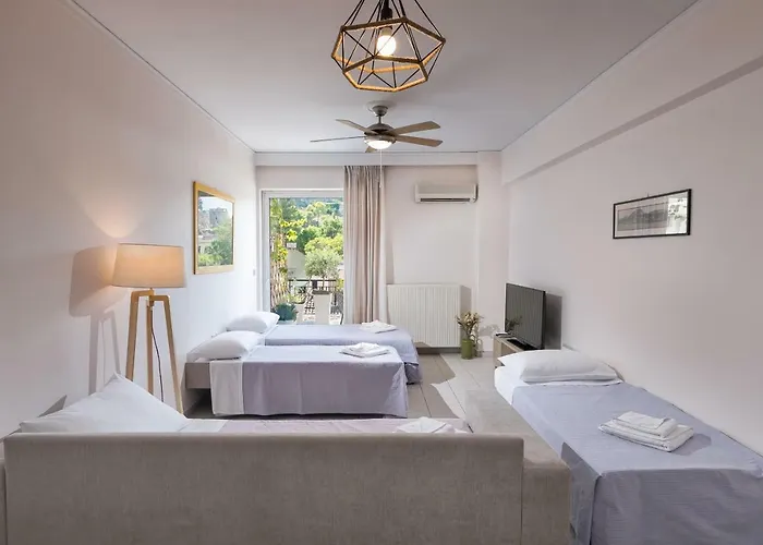 With Private Parking Náuplia